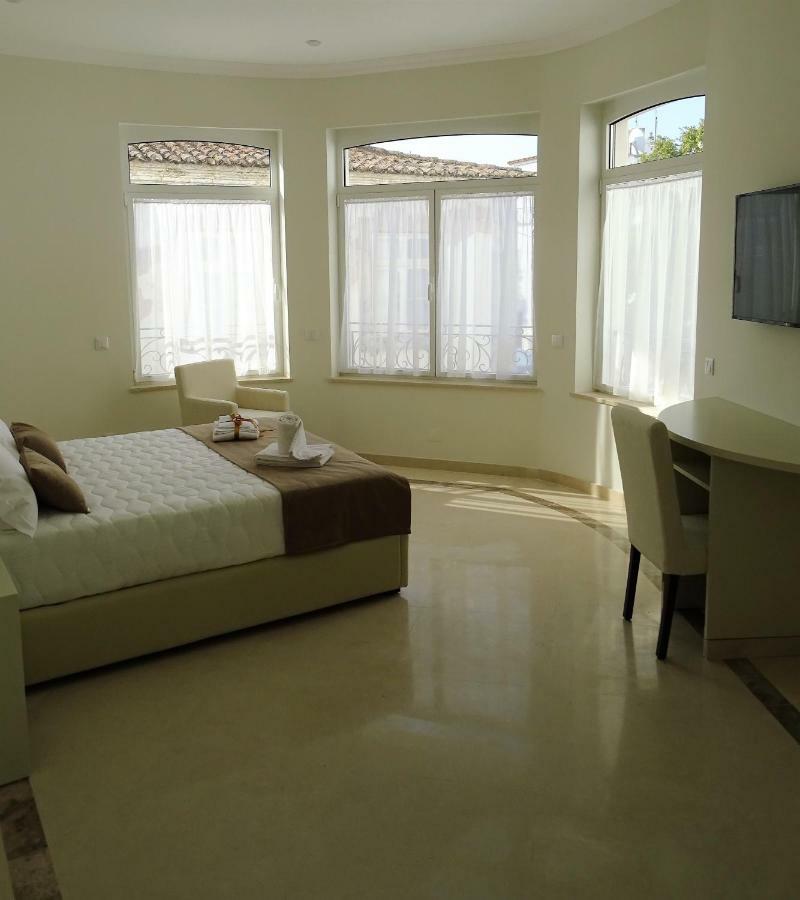 Bowen, Luxury Suites Lagos Luaran gambar